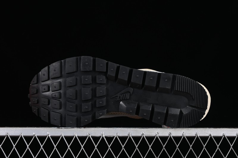 Nike Sacai VaporWaffle 3.0 Fashion-Forward Running Shoes - CV1363-108