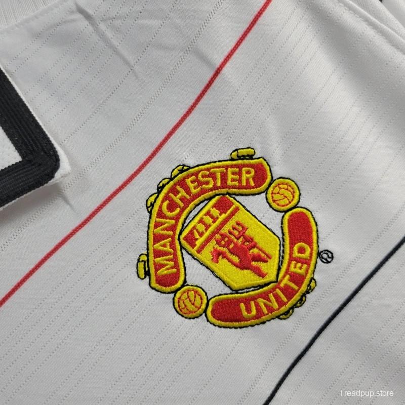 04/06 Retro Manchester United Away Jersey