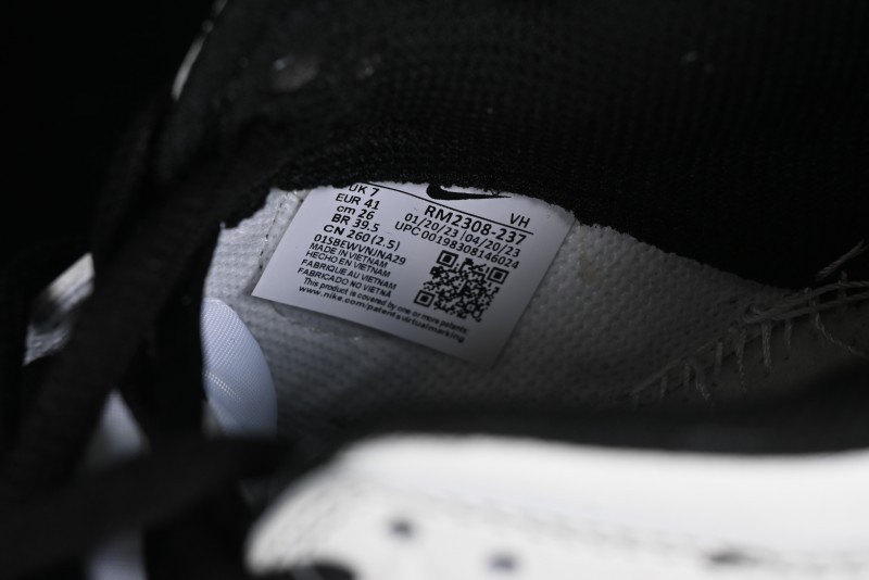 Nike Supreme x SB Dunk Low Casual Skate Shoes in Black and Beige - RM2308-237