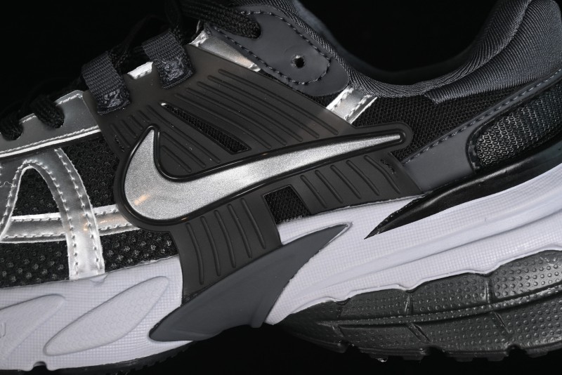 Nike V2K Runtekk 3XL Retro Low-Top Running Shoes with Shock Absorption and Anti-Slip Design - FD0736-005