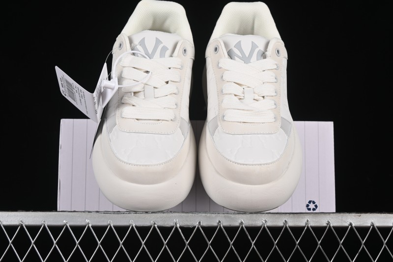 MLB Chunky Classic Base New York Yankees Lightweight Platform Casual Sneakers - 3ASXBMN4N50GRL