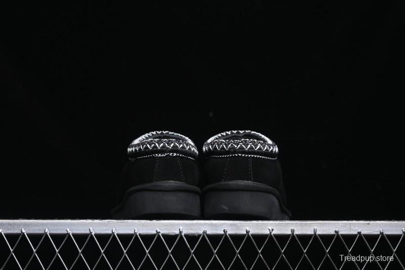 UGG Classic Mini II Snow Boots with TREADLITE Outsole - 5955