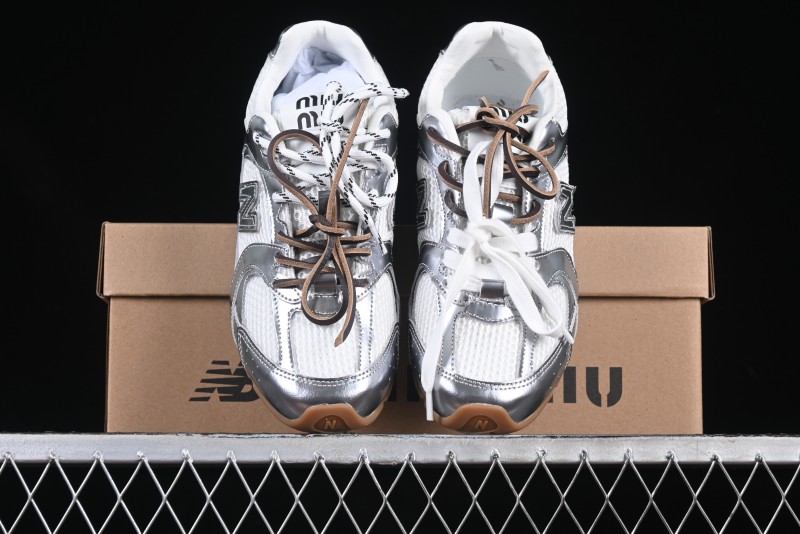 New Balance 530 Metallic Silver Sneakers – Stylish & Sporty Design