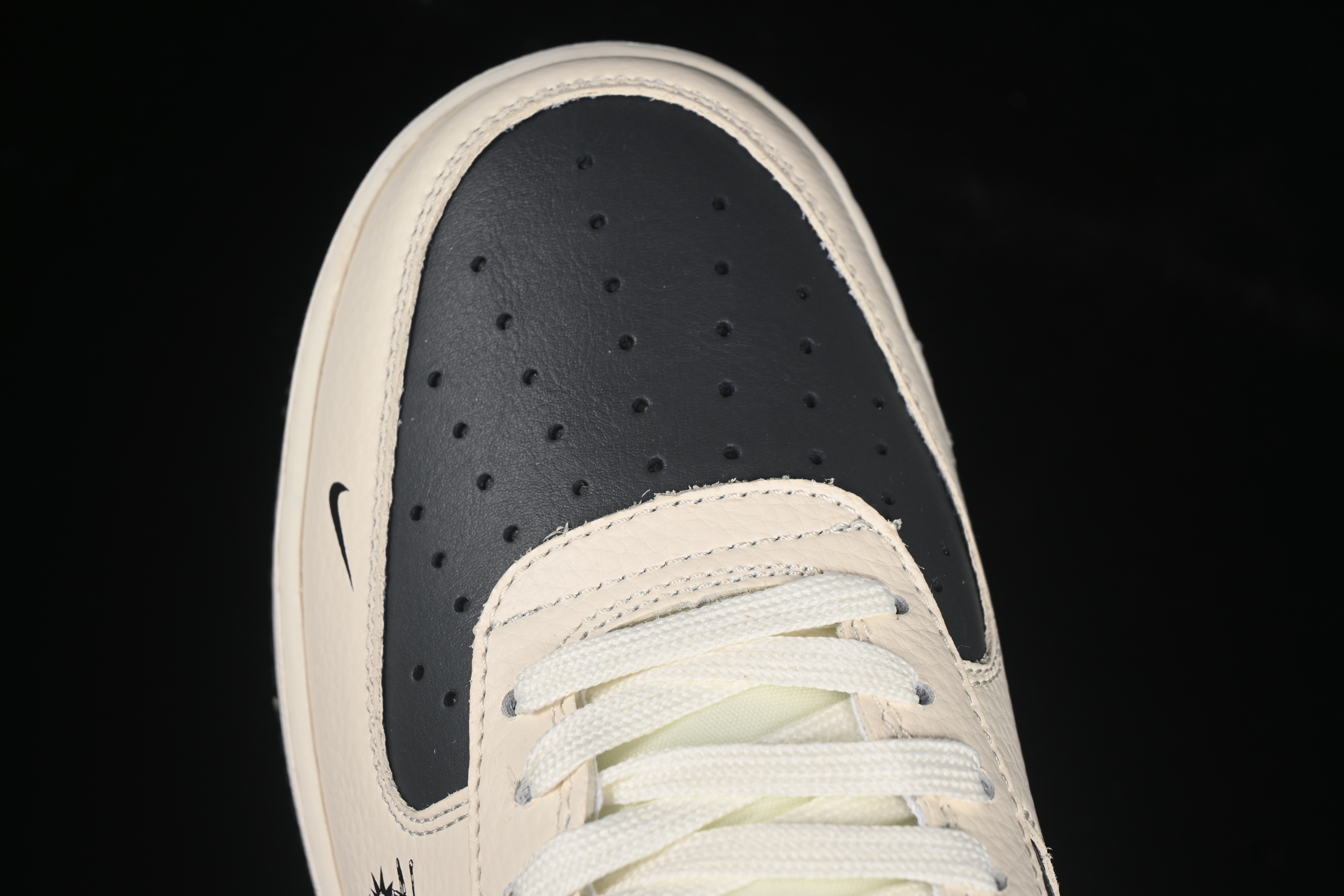 Nike Air Force 1 '07 Low Stussy Collaboration Beige Black Splatter Swoosh Casual Sneakers - DF0188-042