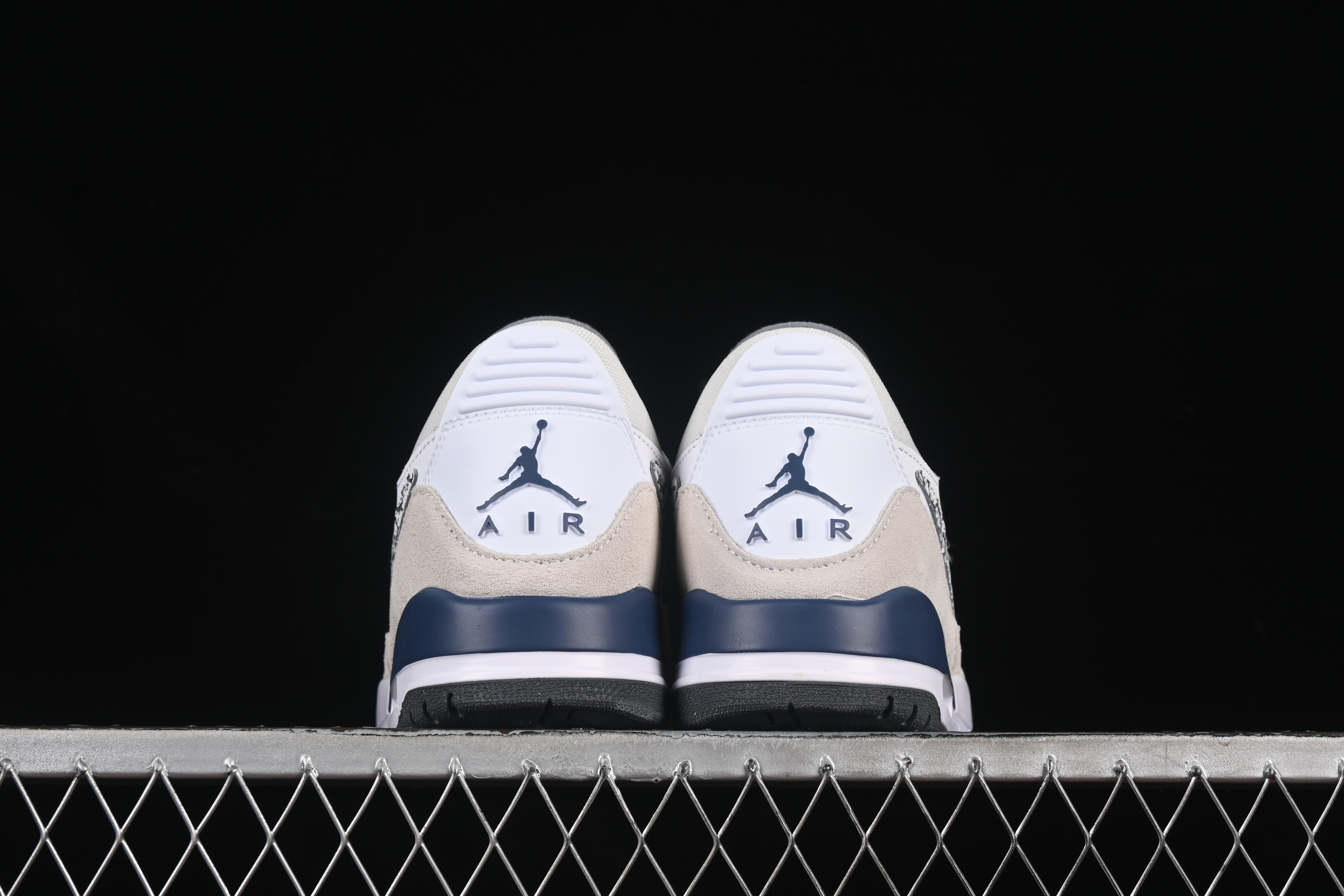 Nike Air Jordan Legacy 312 Low Sneakers with Velcro Strap and Triple Design - CD7069-124