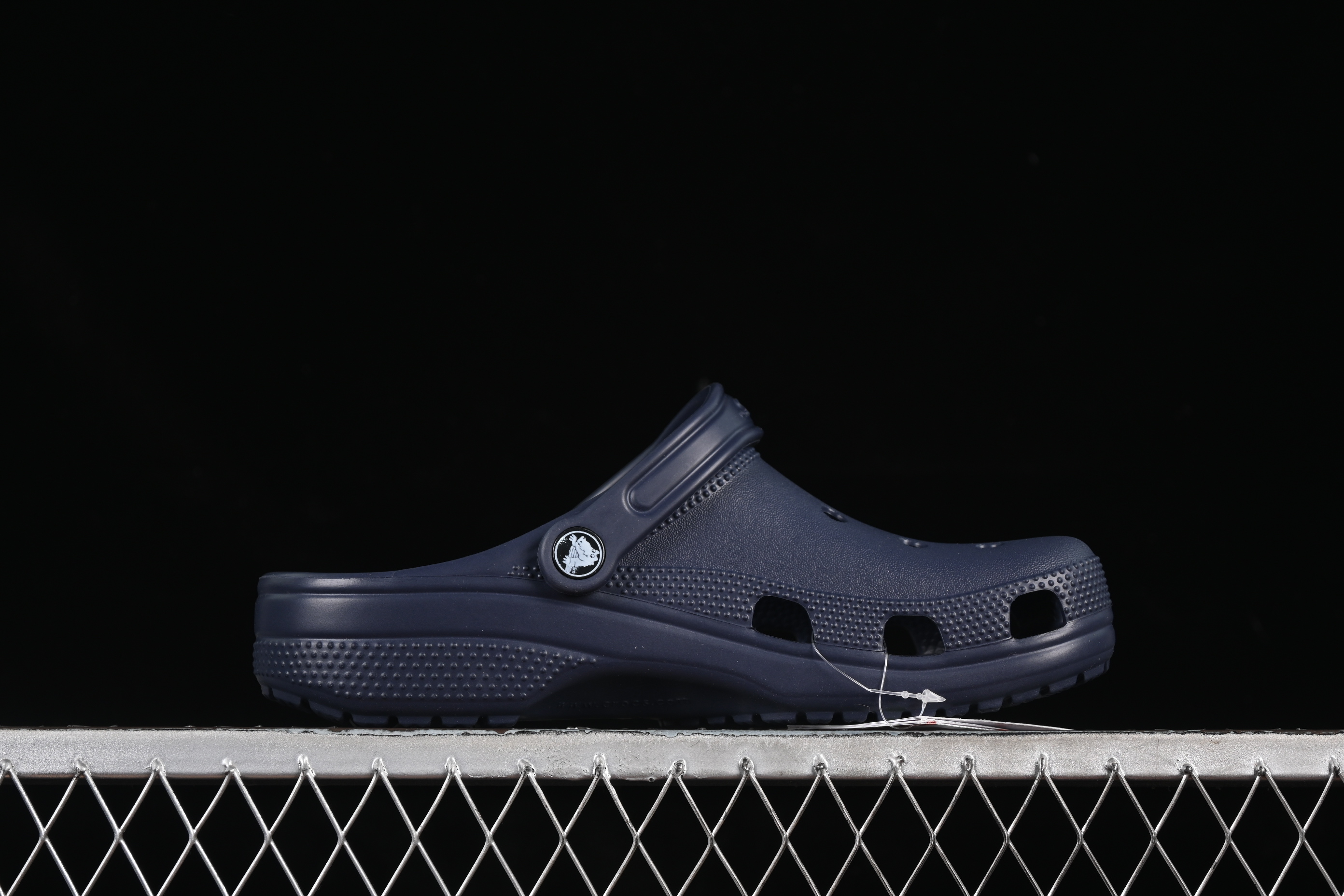 Crocs Classic Clog Unisex Summer Beach Sandals with Ventilation Holes - B.D4