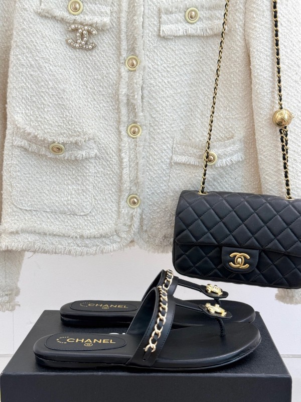 2025 Women Chanel Black Leather Slippers Chain KFY00250