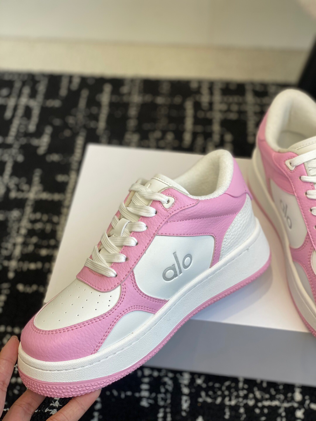 2025 Women Alo White Pink Leather Sneakers KFY00280