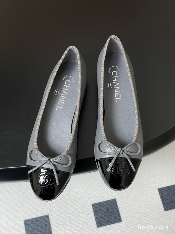 2025 Women Chanel Grey Black Leather Ballet Flat Bow KFY00320