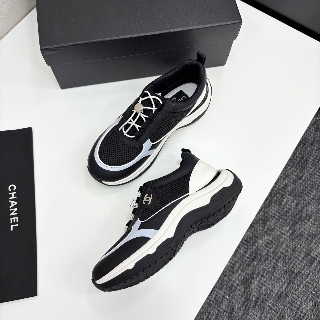2025 Unisex Chanel Black White Silk Cowhide Sneakers Classic Embroidery
