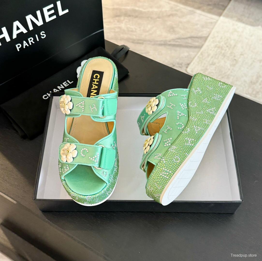 2025 Slippers Chanel Green Leather Platform Floral LY00330