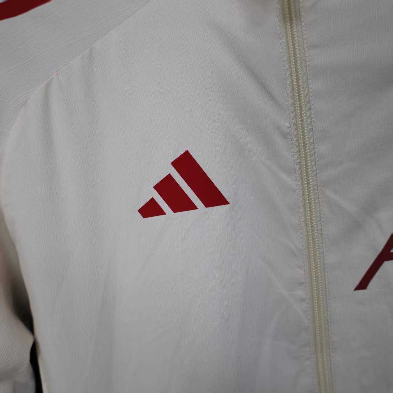 25/26 Liverpool White Windbreaker (with Inner Lining)