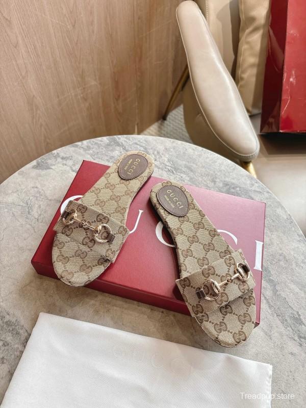 Gucci 2025/SS Leather Mule Sandals with Light Gold Horsebit Detail - LY00280