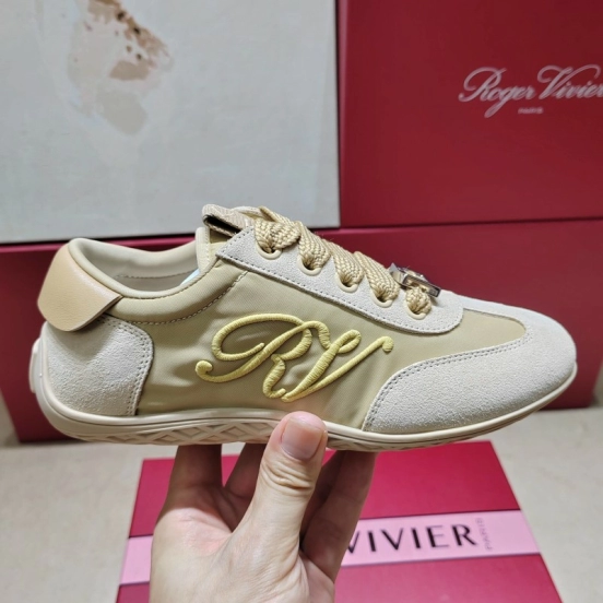 Roger Vivier SS25 Casual Sneakers Classic Design - L Y00300