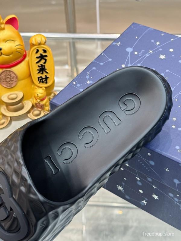 Gucci Lido Interlocking G Men's Sandals with Textured Rubber Sole - AS00170